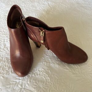 Vince Camuto Brown Leather Heeled Ankle Boots size 7